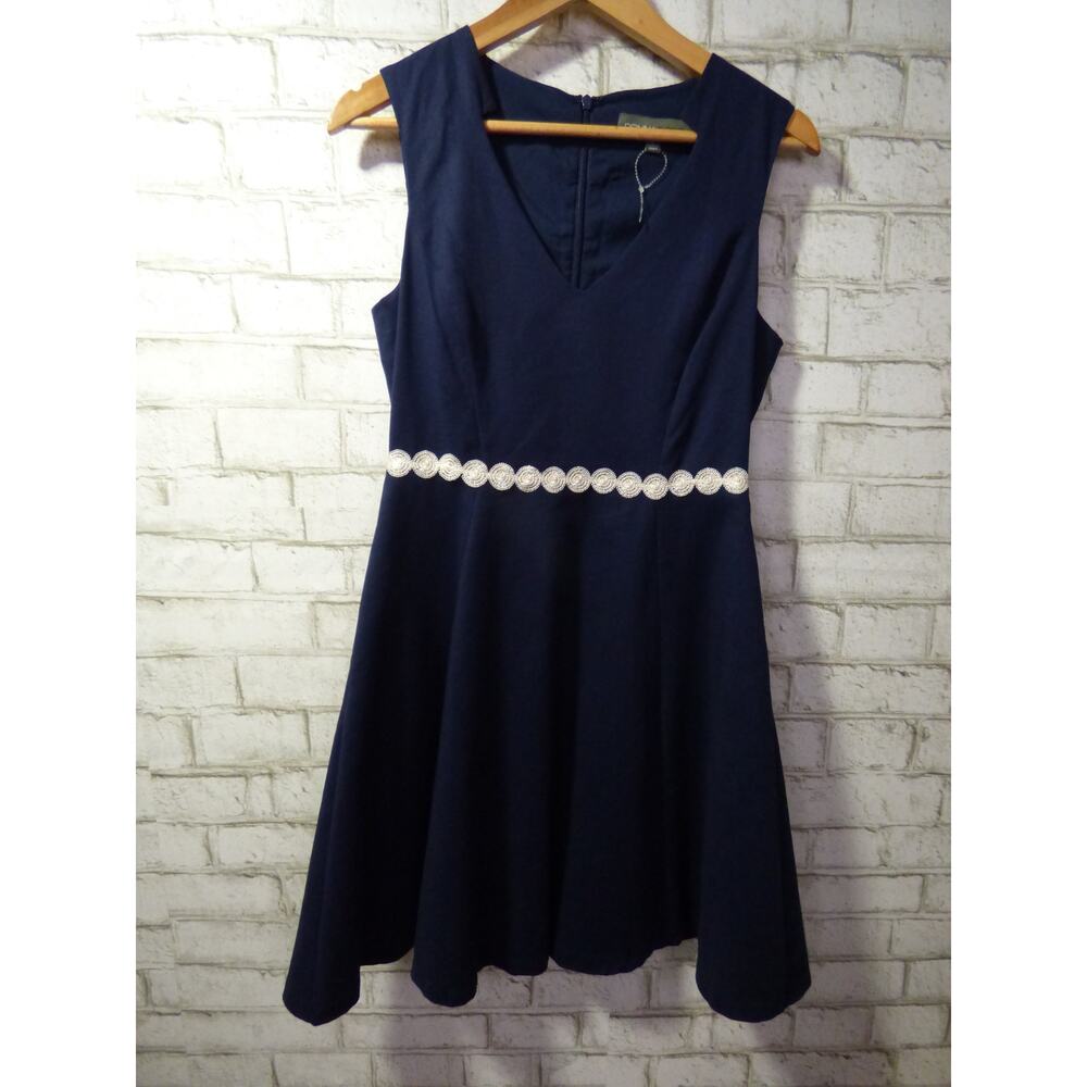 $120 Donna Ricco Navy Blue Vneck Stretch Lace Trim Fit & Flare Dress 4 NEW